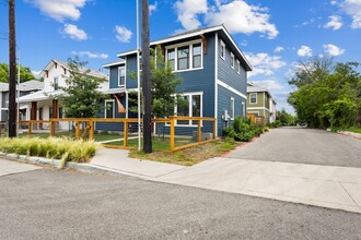 Building Photo - Charming Home Awaits: Spacious & Modern Living in a Prime Location