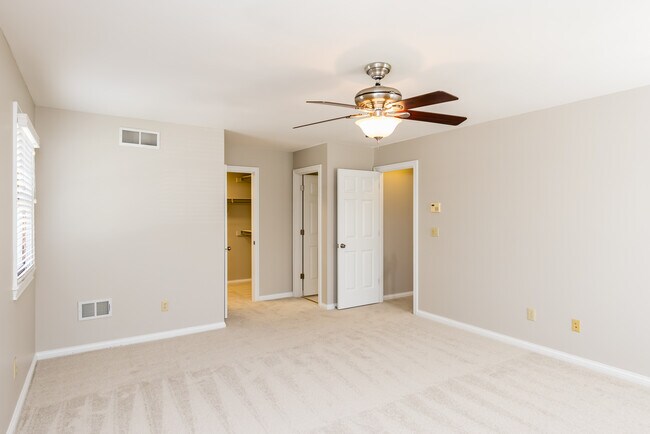 Building Photo - 5558 Parker Hill Ln