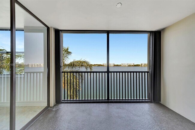 Building Photo - 117 Lake Emerald Dr