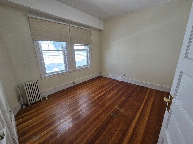 Building Photo - Charming duplex - Deck - Parking - Laundry