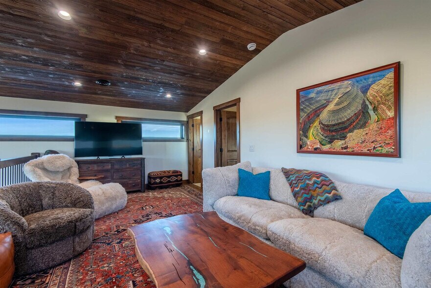 Building Photo - 3360 Alta Vista Dr