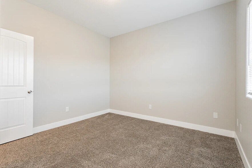 Building Photo - 1701 S Dandelion St