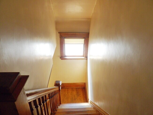 Building Photo - 3 Bedrooms | 2 Bathrooms Near UofM