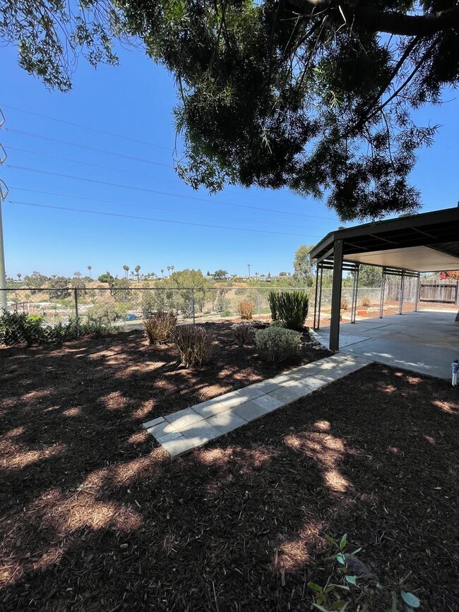 Building Photo - Terrific 3Br +/2Ba Single story house with...