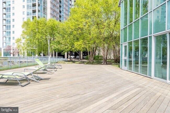 Building Photo - 901 N Penn St