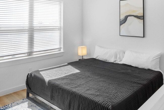 Building Photo - 6740 Peerless St