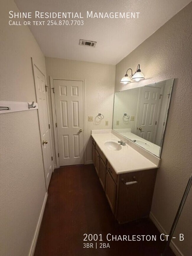 Building Photo - 2001 Charleston Ct