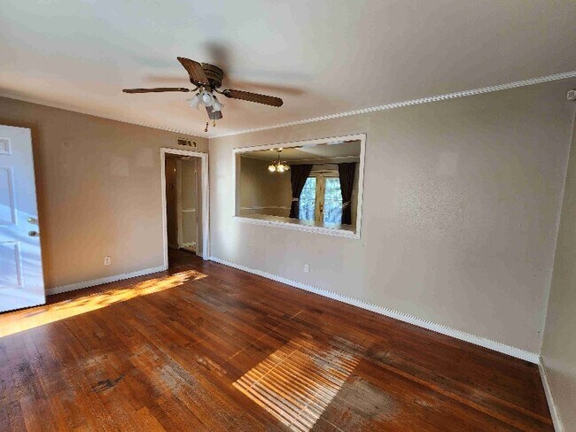 Building Photo - 5520 17th St E