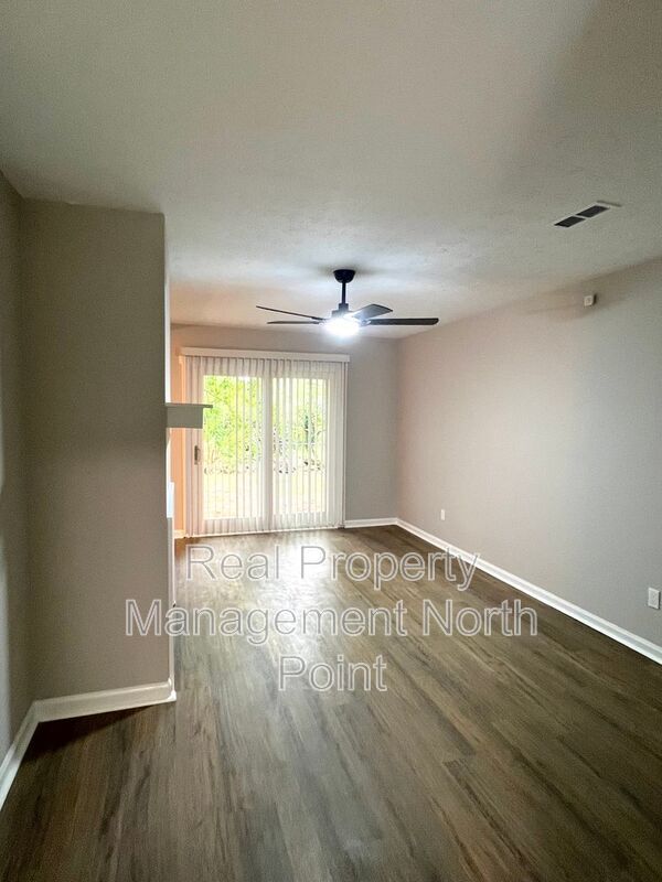 Building Photo - 5843 Summerglen Ln