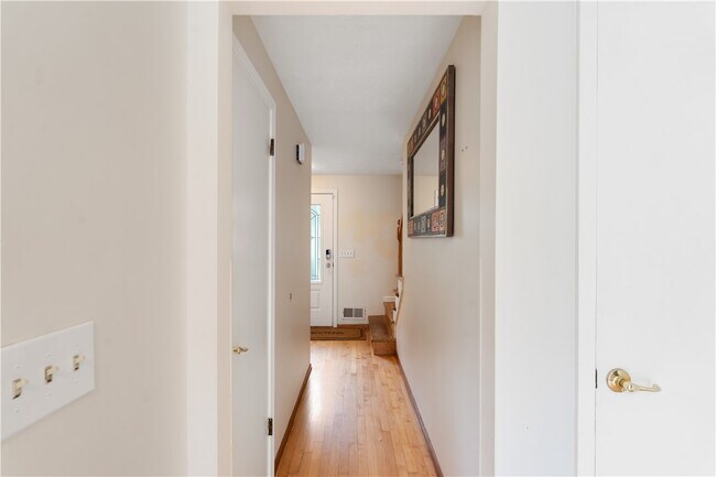 Building Photo - 20 Paddington Dr