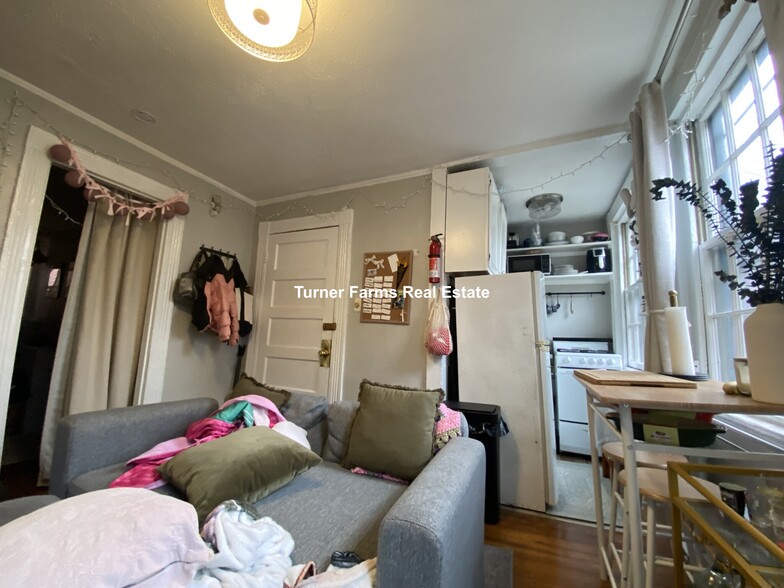 Building Photo - 5 Champney Pl