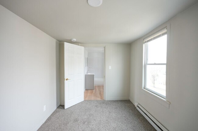 Building Photo - 334 Ann St