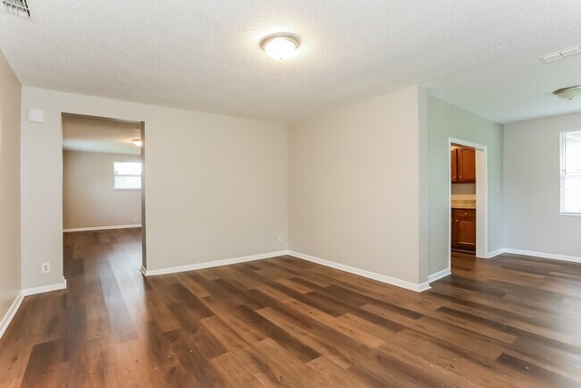 Building Photo - 4606 Albermarle Ave