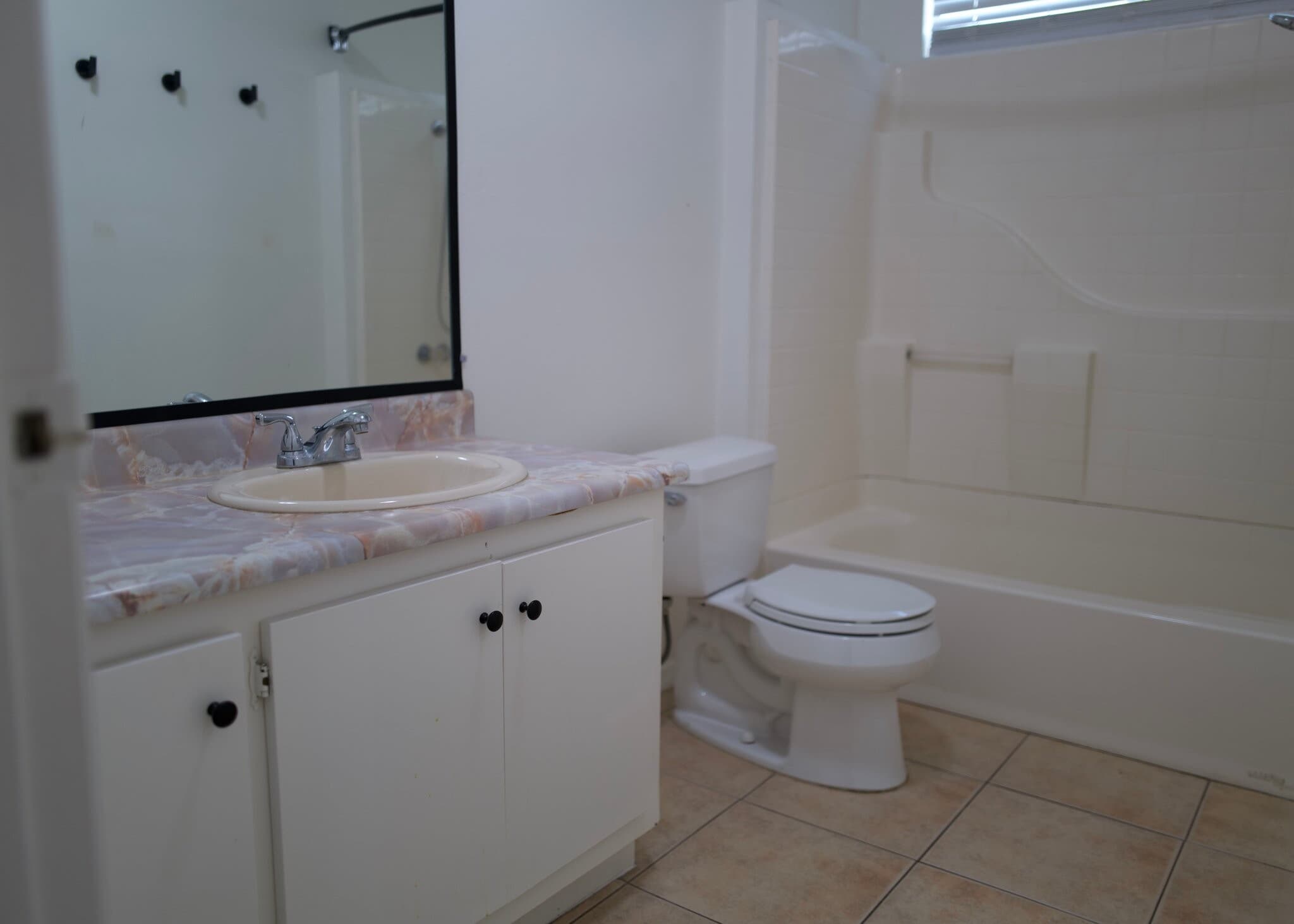 Building Photo - 253 N Center St