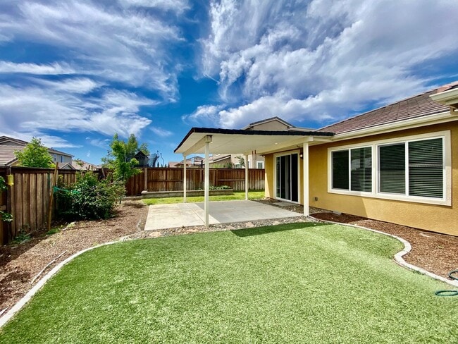 Building Photo - ALMOST NEW, UNIQUE 4 BEDROOM, 3 BATH, 2 CA...