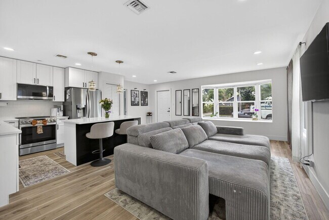 Building Photo - 701 37th St