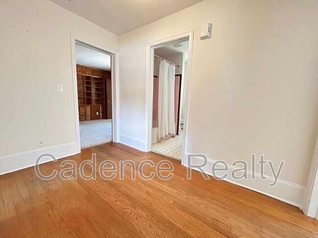 Building Photo - 1607 Azalea Dr