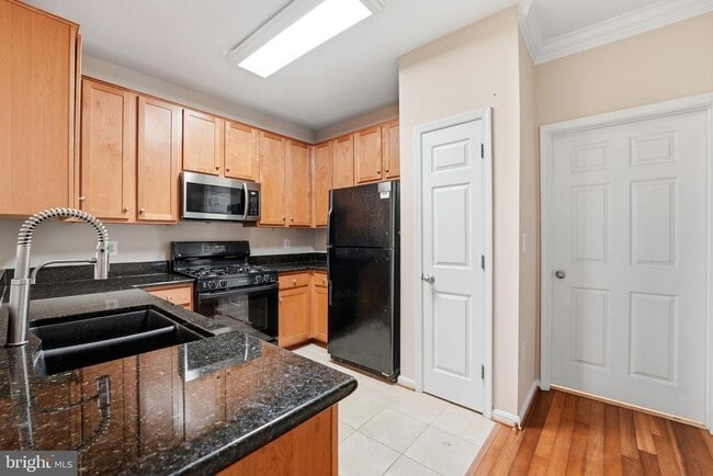 Building Photo - 4850 Eisenhower Ave