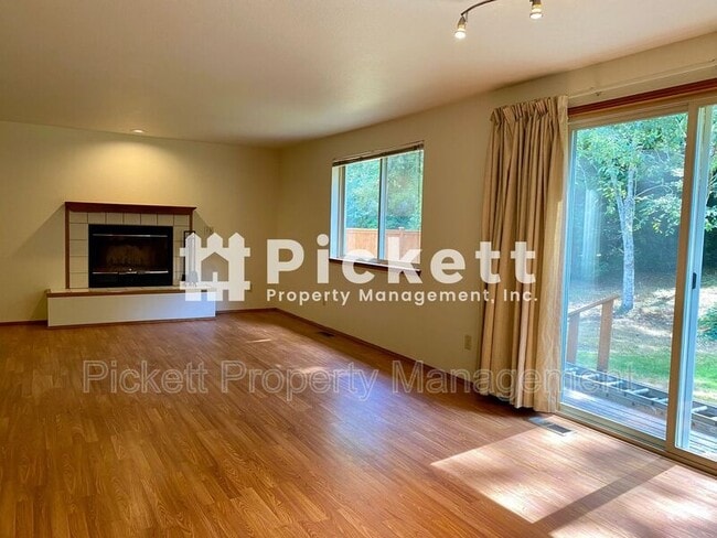 Building Photo - 10659 Wharf Pl NW