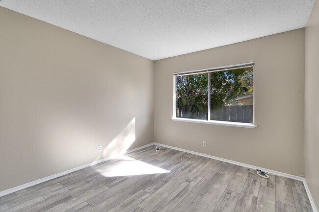 Building Photo - Victorville Green Tree Home- Refurbished 4 Bedrooms, 2 Bathrooms, New Paint,
