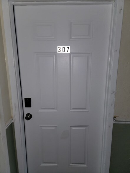 Building Photo - 13420 Euclid Ave