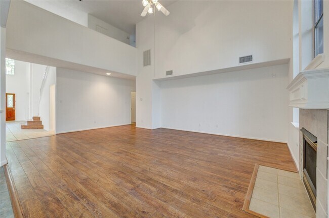 Building Photo - 16464 Beewood Glen Dr