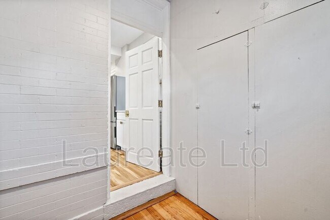 Building Photo - 252 Lincoln St