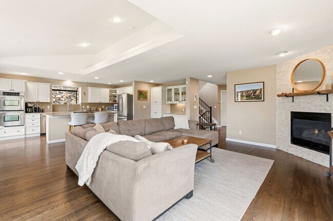 Building Photo - Stunning Fully Furnished Home in Roxborough Park!