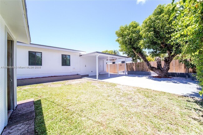 Building Photo - 2485 SW 19th Ter