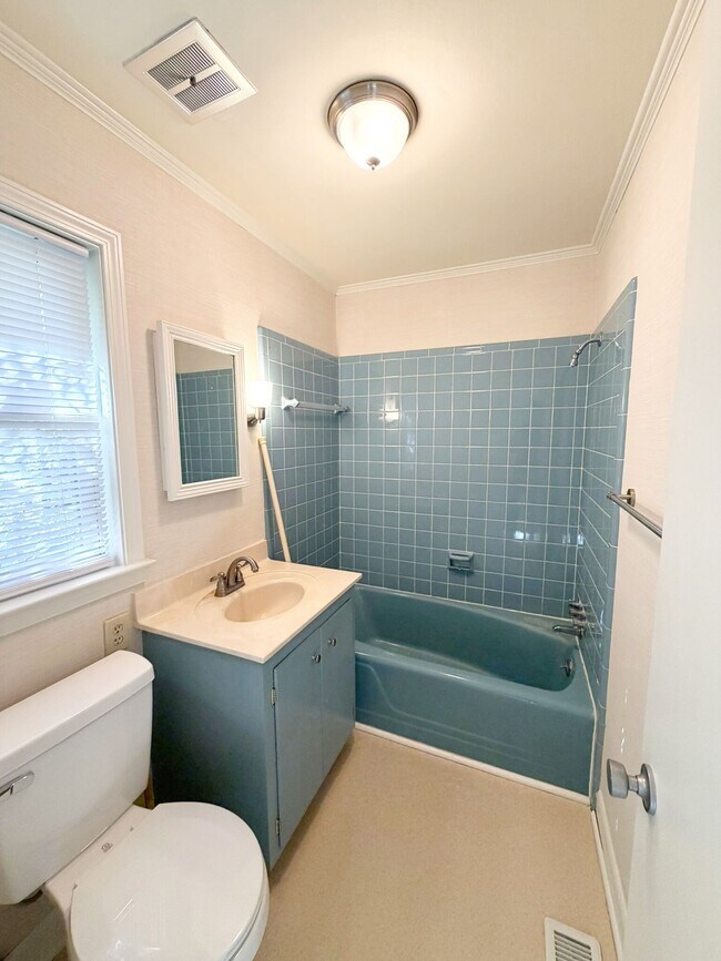 Building Photo - 222 Knox Dr