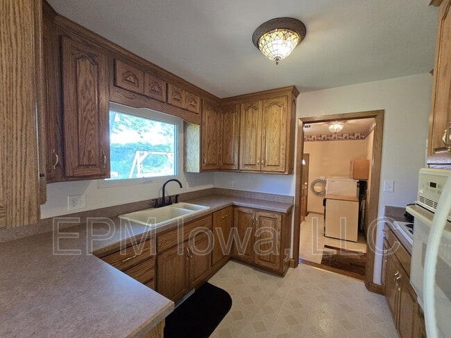 Building Photo - 2514 Saratoga Dr