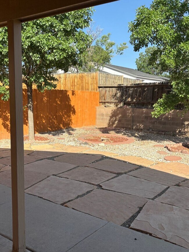 Building Photo - Charming 2 Bed, 2 Bath Home in Rio Rancho