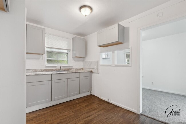 Building Photo - $1,200 - Bungalow
