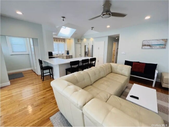 Building Photo - 3-28 B 147 St