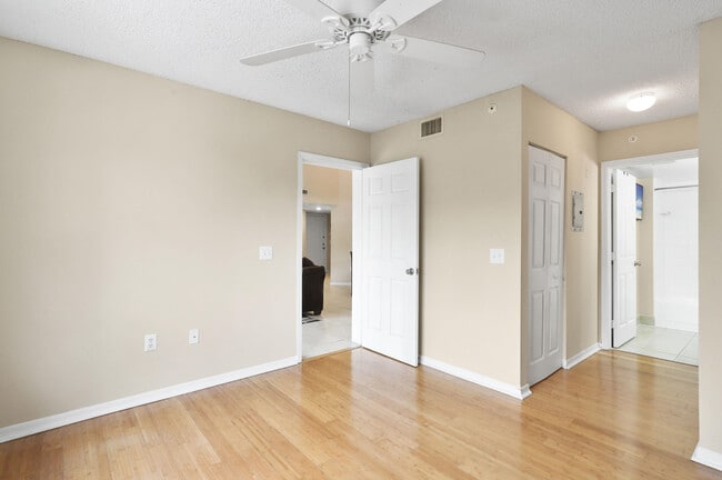 Building Photo - 4159 N Haverhill Rd