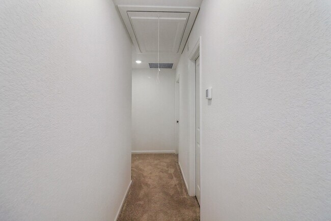 Building Photo - 2107 Fisher Bnd Dr