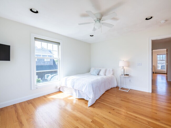 Building Photo - 573 Wolcott Ave