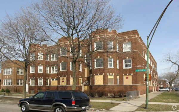 Primary Photo - 8055-8059 S Ada St