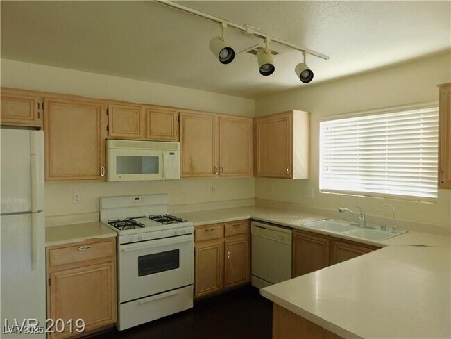 Building Photo - 628 Rolling Valley Way