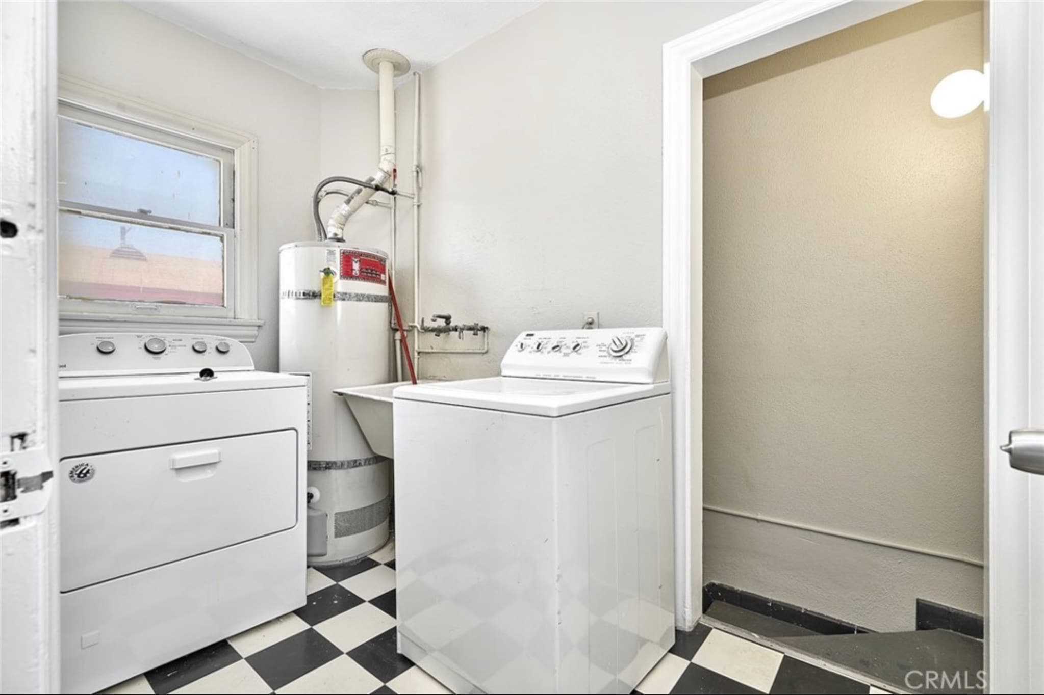 Laundry Room - 6669 De Longpre Ave