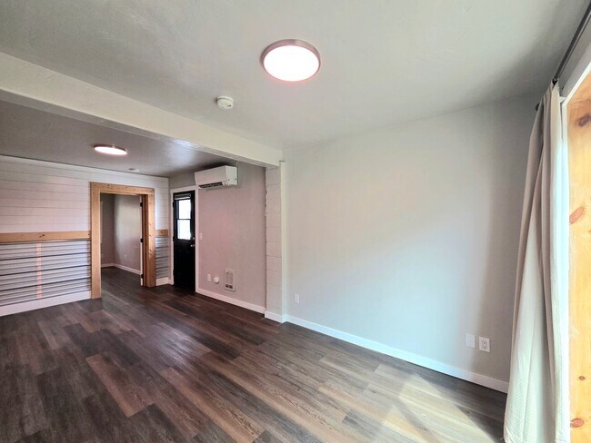 Building Photo - 921 S Walker Ave