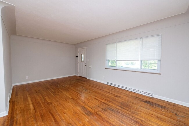 Building Photo - WESTWOOD-4 BEDROOM 2 BATH WITH OPEN FLOOR ...