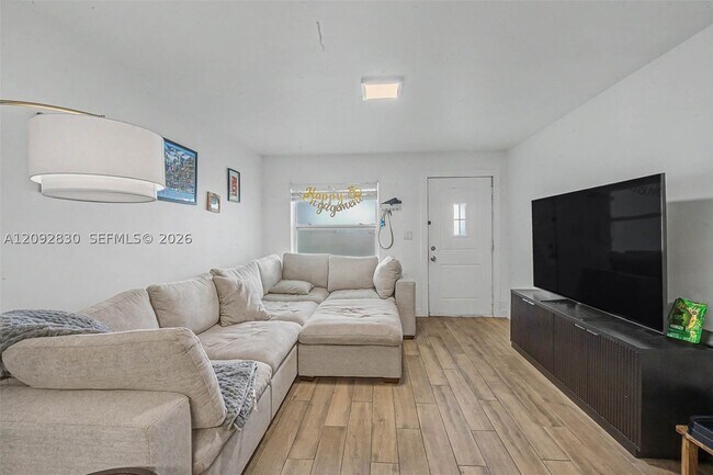 Building Photo - 5910 SW 62nd St