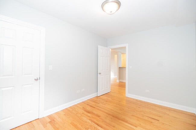 Building Photo - 2608 W Leland Ave