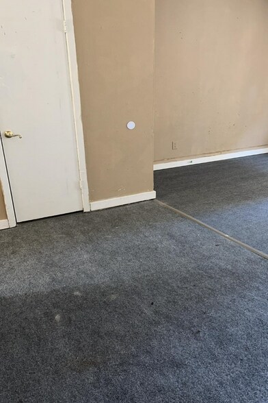 Building Photo - 2117 Giuffrias Ave