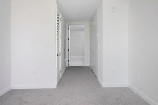 Building Photo - 400 Central Ave