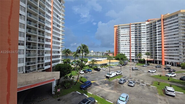 Building Photo - 1301 NE Miami Gardens Dr