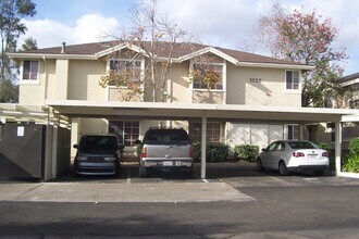 Building Photo - Beautiful 3 Bedroom 2 Bathroom Condo Cats ...