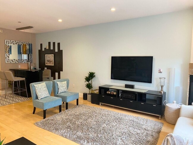 Building Photo - 525 Gough St