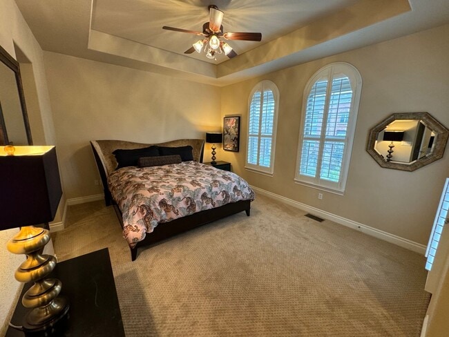 Building Photo - Amazing Lone Tree Home!